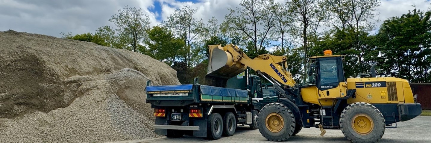 庭石(砕石)軽トラ1杯500kg Going to buy crushed stone in a light truck] This is our Japanese