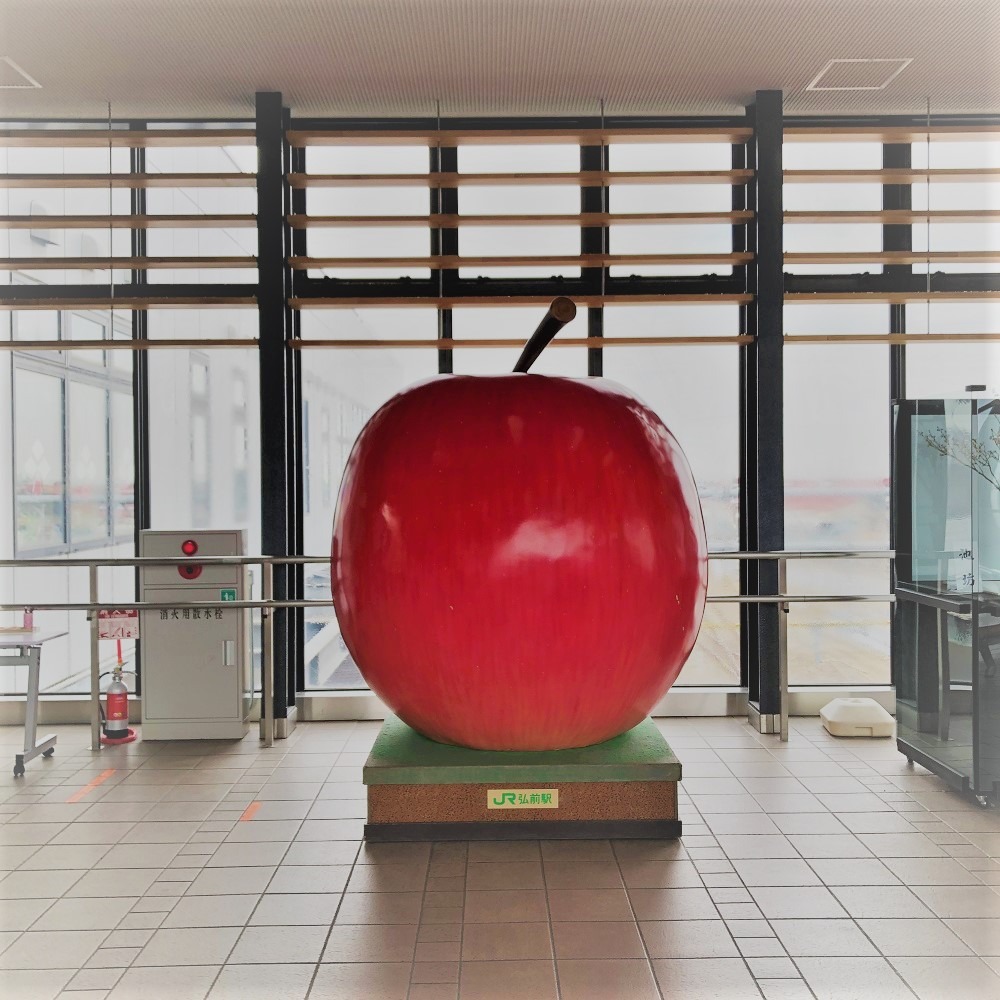 大きな林檎のオブジェ