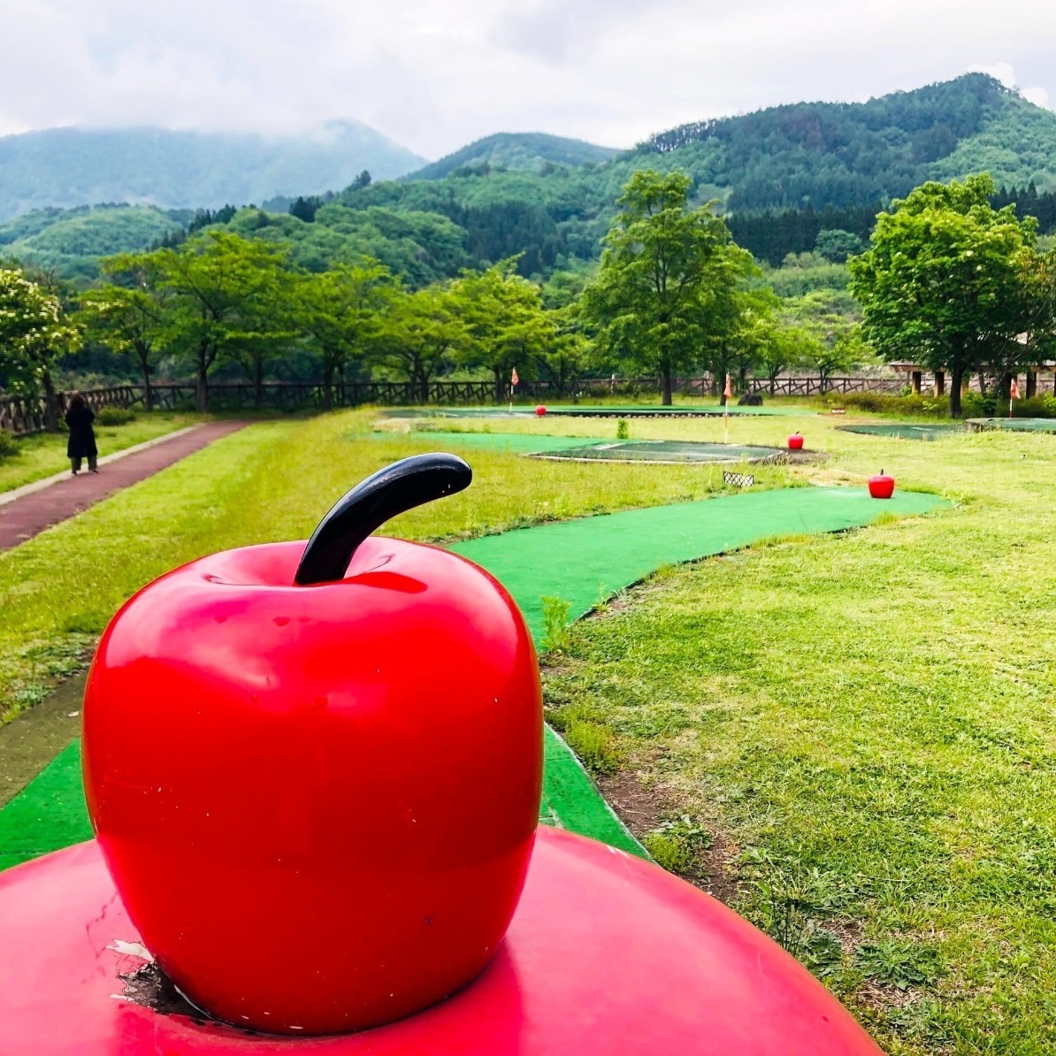 大きな林檎のオブジェ