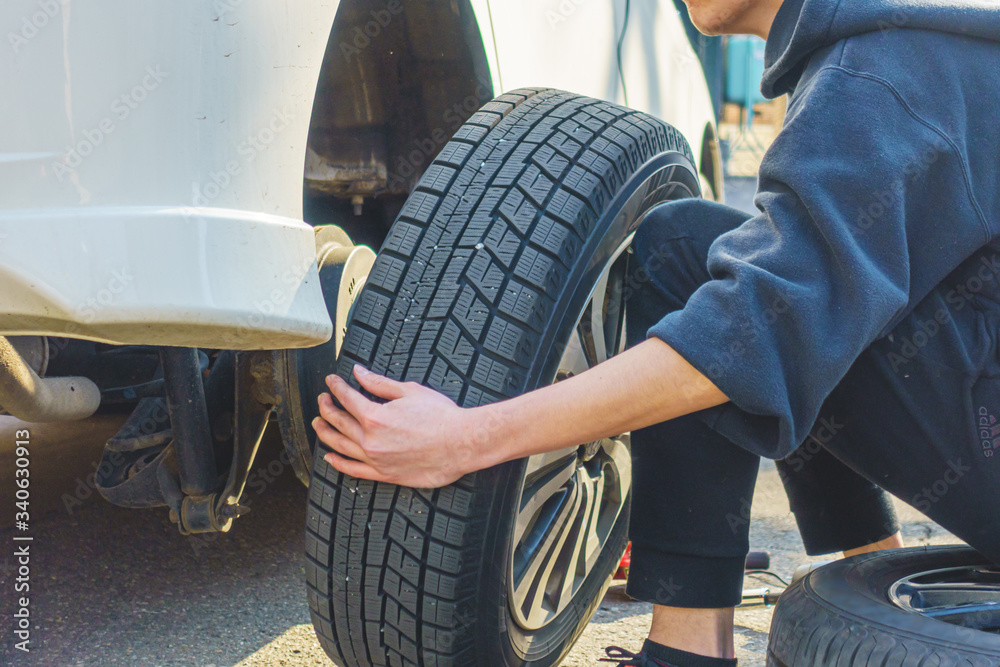 スズキ ワゴンR 一時抹消登録済み黒色 　スタッドレスタイヤ　引き取り希望 スズキ ワゴンR 一時抹消登録済み黒色 スタッドレスタイヤ引き取り希望