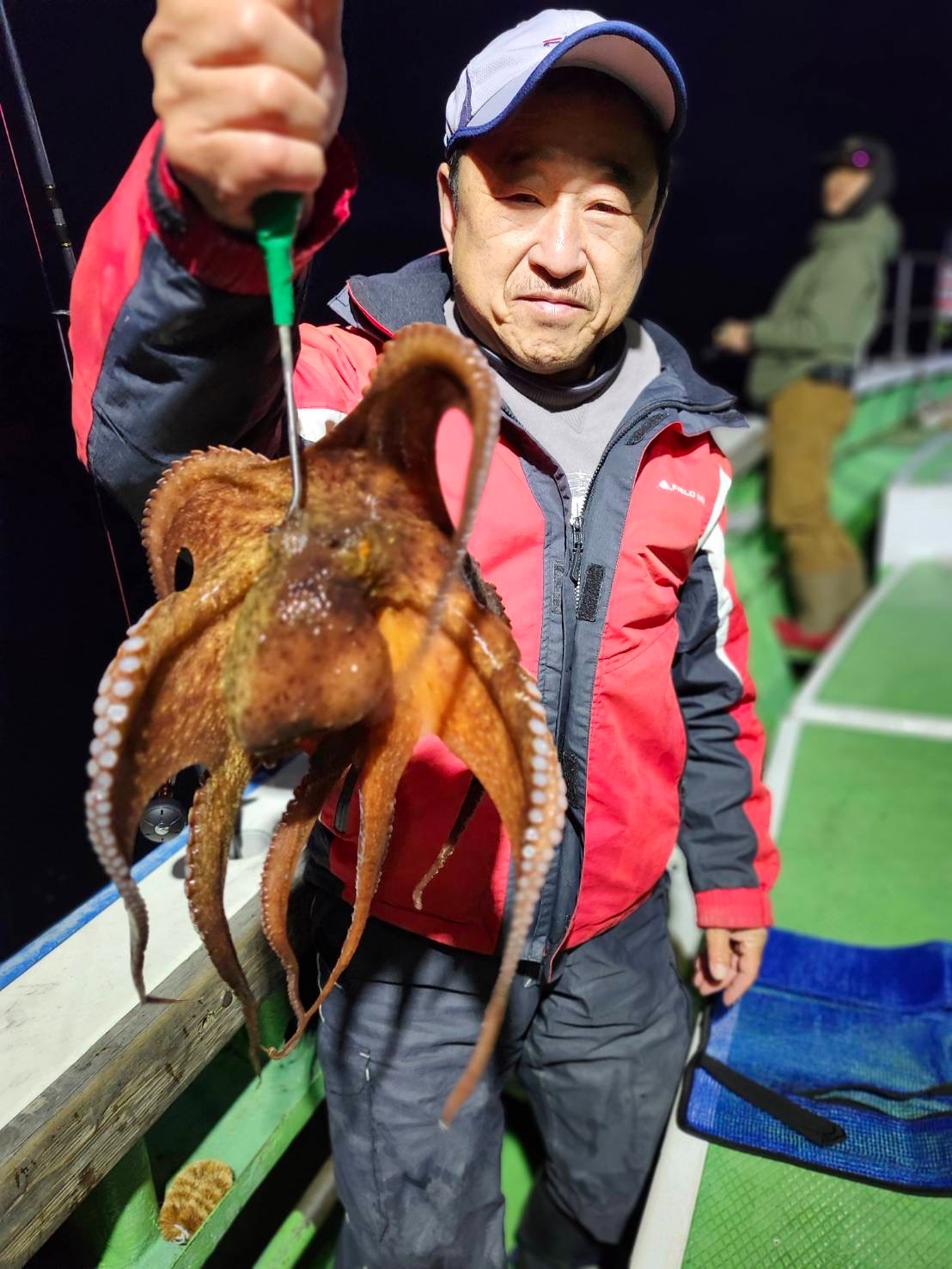 タコふね ヤマハ発動機、タコ漁向け新型漁船 燃費性能16%向上 - 日本経済新聞